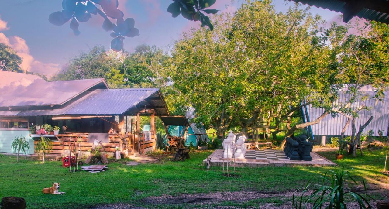House Of Tamse Laagans ' Inn Badian Extérieur photo