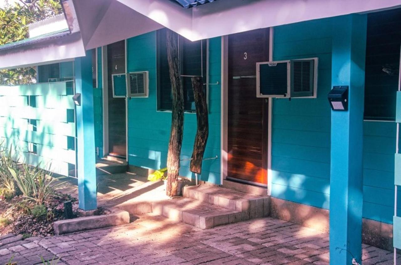 House Of Tamse Laagans ' Inn Badian Extérieur photo